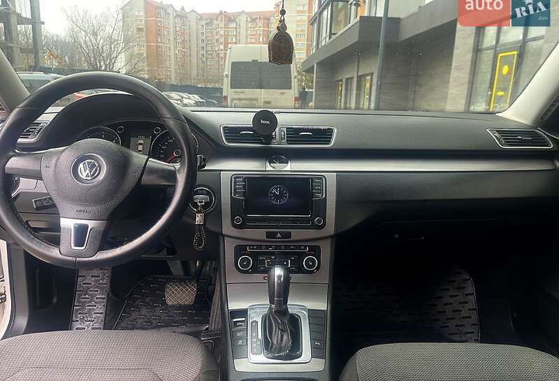 Седан Volkswagen Passat 2011 в Киеве