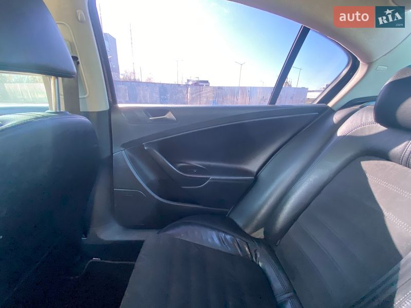 Седан Volkswagen Passat 2009 в Луцке
