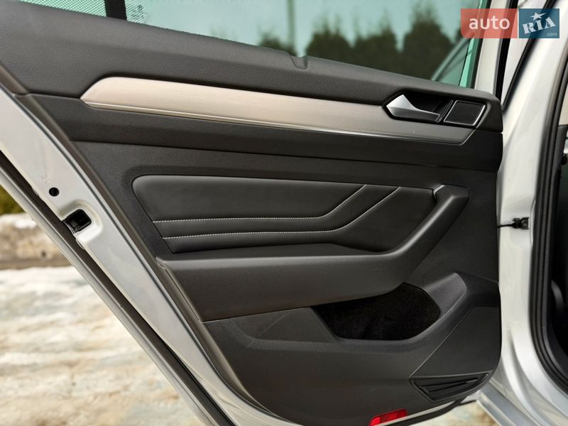 Универсал Volkswagen Passat 2021 в Луцке