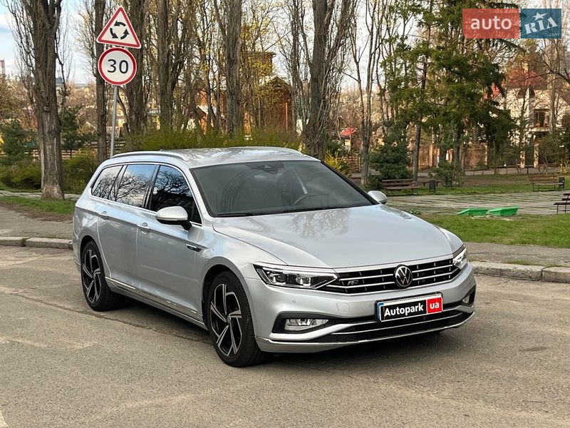 Универсал Volkswagen Passat 2022 в Киеве