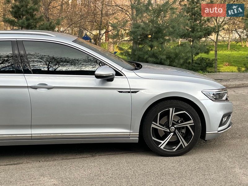 Универсал Volkswagen Passat 2022 в Киеве