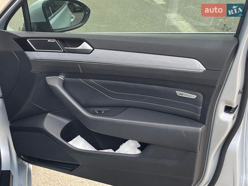 Универсал Volkswagen Passat 2022 в Киеве