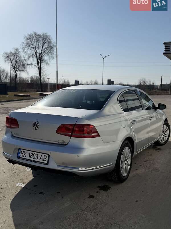 Седан Volkswagen Passat 2011 в Луцке