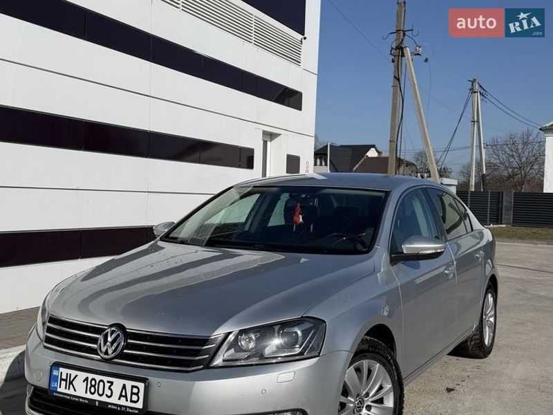 Седан Volkswagen Passat 2011 в Луцке