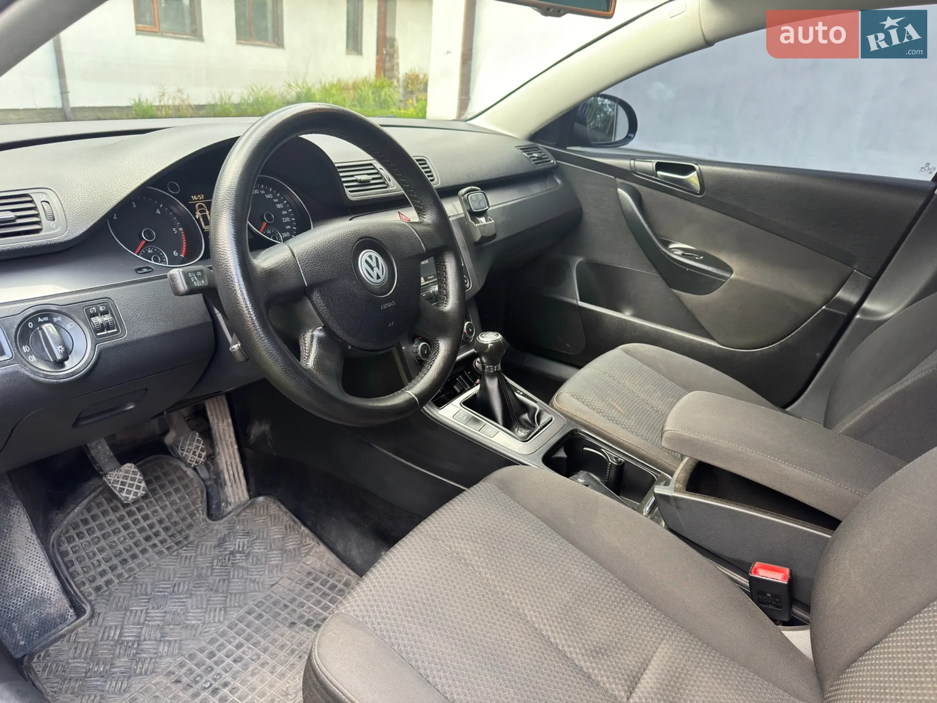 2010 Volkswagen Passat - мініатюра 9