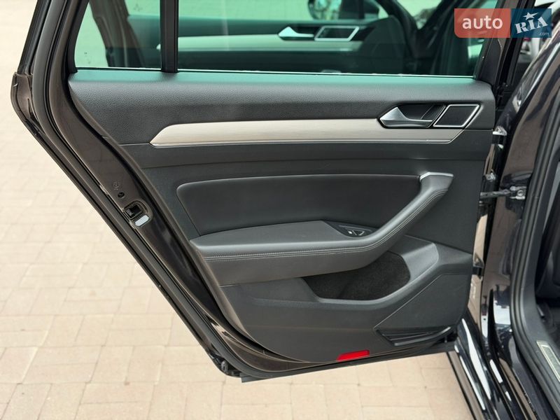 Универсал Volkswagen Passat 2016 в Ровно