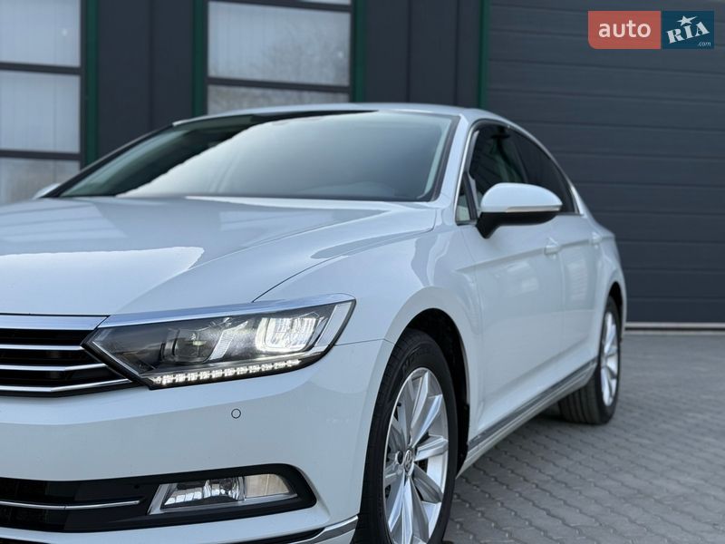 Седан Volkswagen Passat 2016 в Калуші