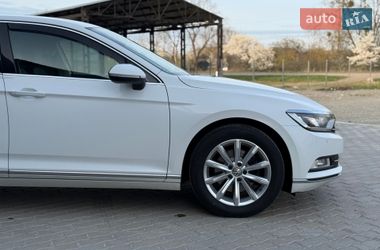 Седан Volkswagen Passat 2016 в Калуші