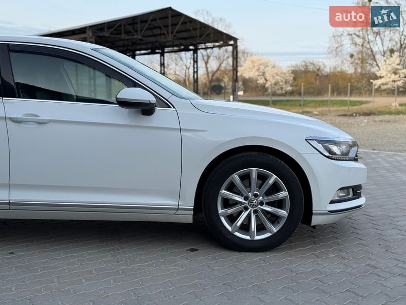 Седан Volkswagen Passat 2016 в Калуші