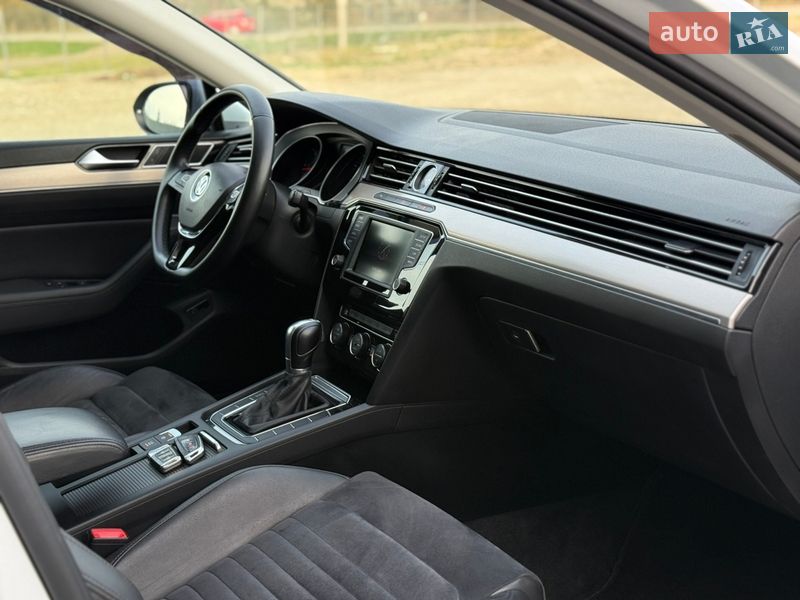 Седан Volkswagen Passat 2016 в Калуші
