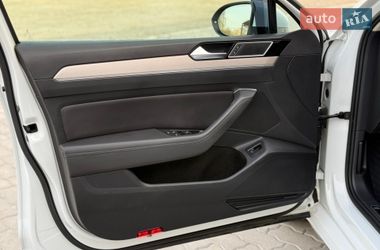 Седан Volkswagen Passat 2016 в Калуші