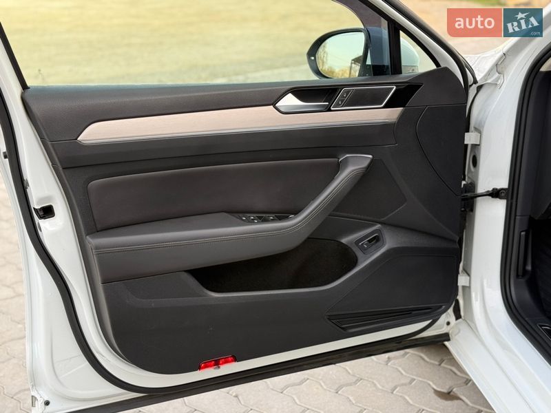 Седан Volkswagen Passat 2016 в Калуші