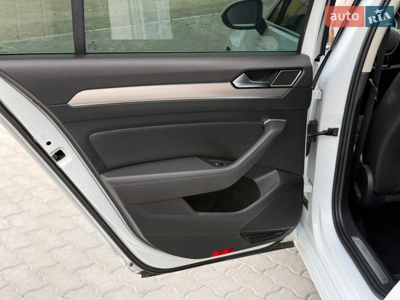 Седан Volkswagen Passat 2016 в Калуші