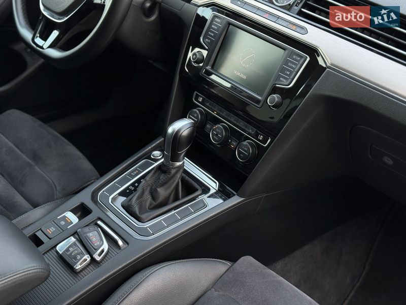 Седан Volkswagen Passat 2016 в Калуші