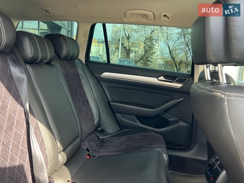 Универсал Volkswagen Passat 2015 в Ивано-Франковске
