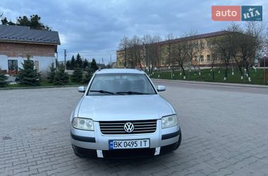 Универсал Volkswagen Passat 2001 в Ровно