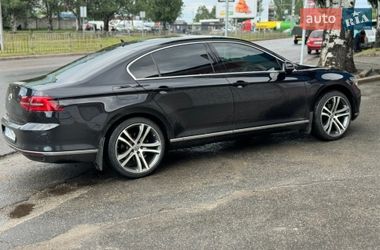 Седан Volkswagen Passat 2018 в Днепре