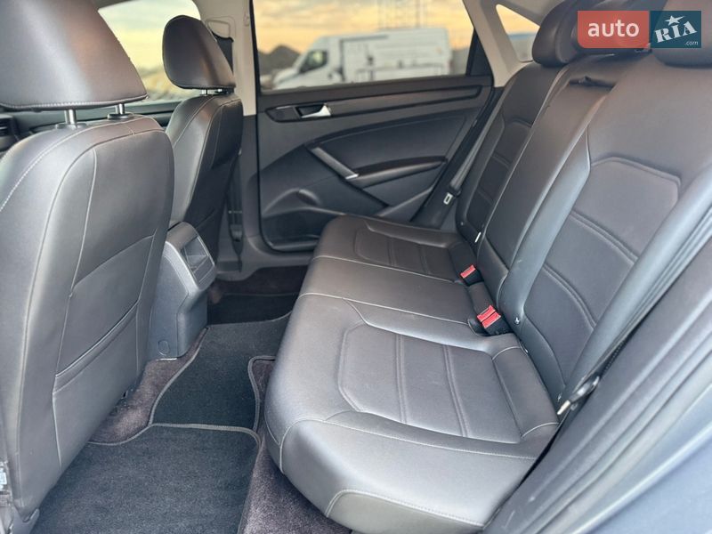 Седан Volkswagen Passat 2019 в Луцке