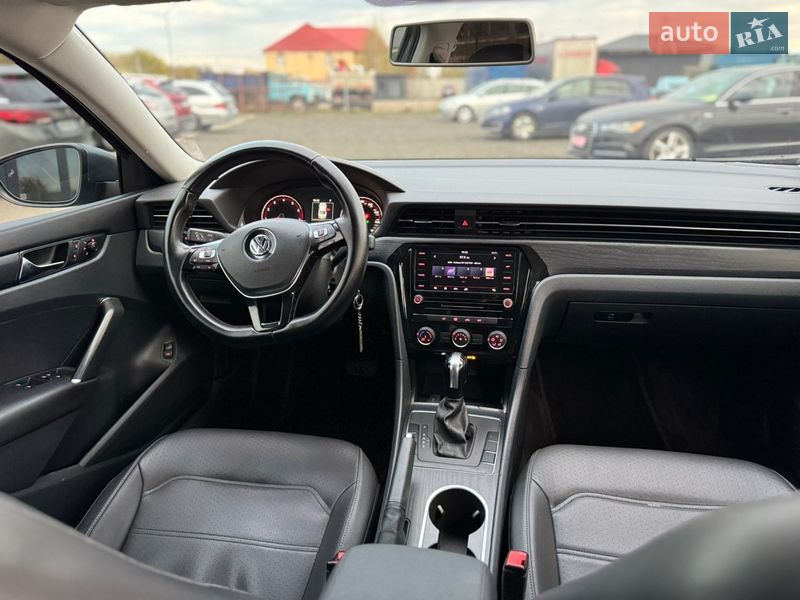 Седан Volkswagen Passat 2019 в Луцке
