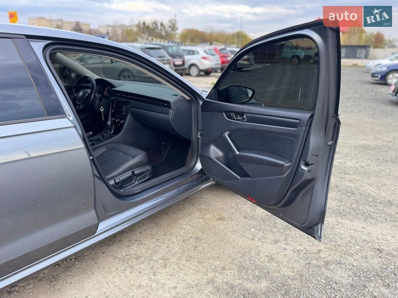 Седан Volkswagen Passat 2019 в Луцке