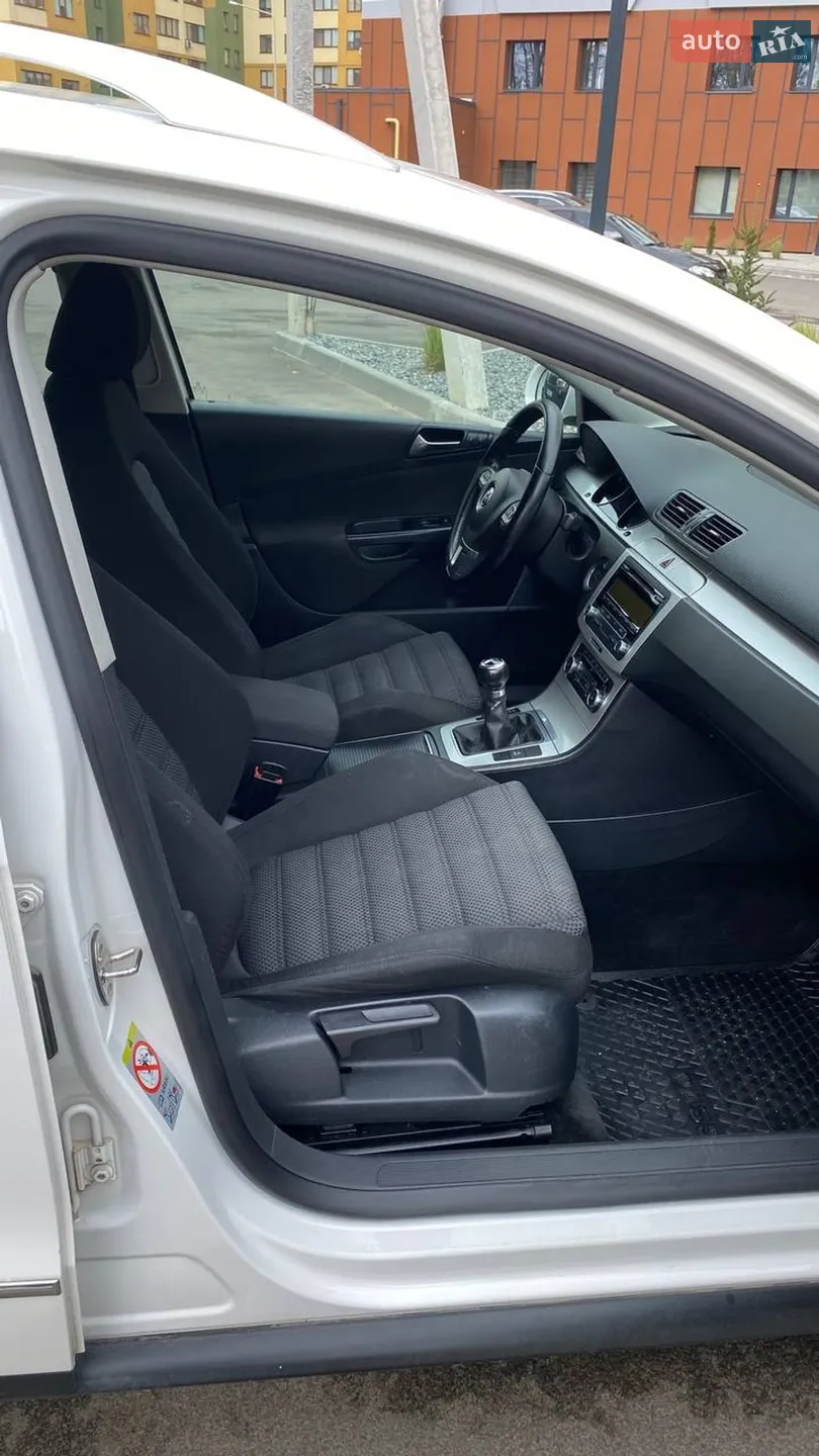 2010 Volkswagen Passat - мініатюра 11