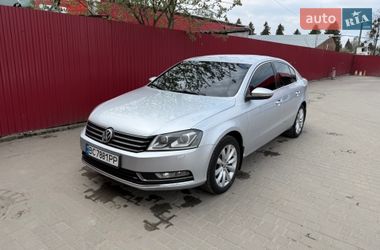 Седан Volkswagen Passat 2012 в Львове