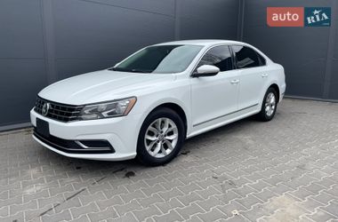 Седан Volkswagen Passat 2016 в Києві