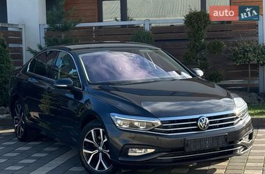 Седан Volkswagen Passat 2022 в Стрию