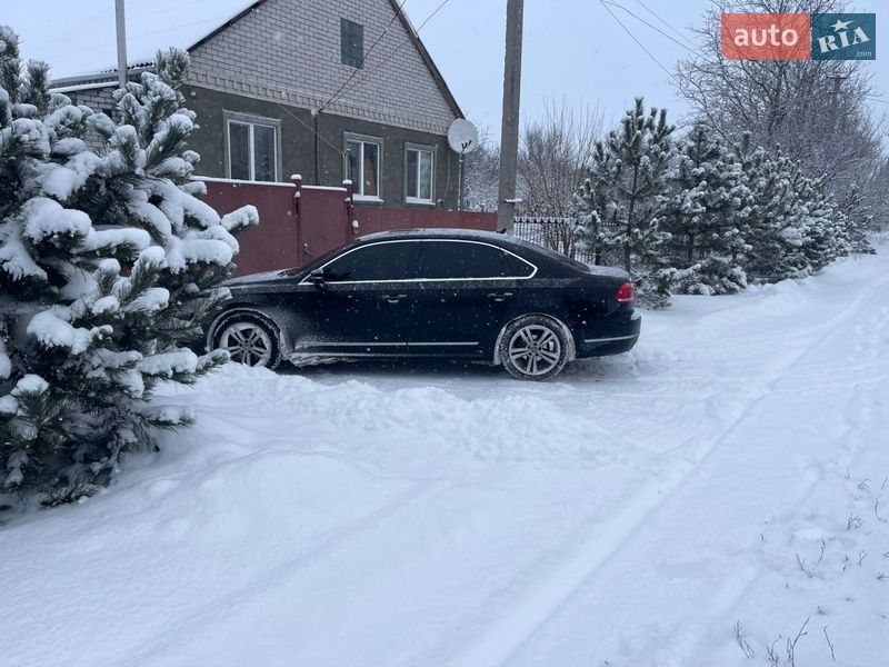 Седан Volkswagen Passat 2012 в Днепре