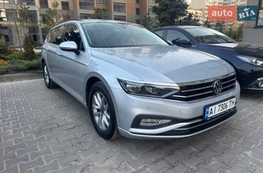 Универсал Volkswagen Passat 2021 в Киеве