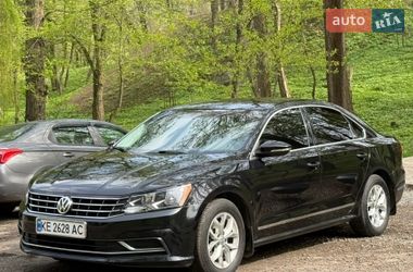 Седан Volkswagen Passat 2017 в Днепре