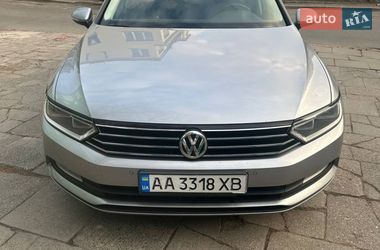 Седан Volkswagen Passat 2018 в Киеве