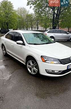Седан Volkswagen Passat 2012 в Першотравенске