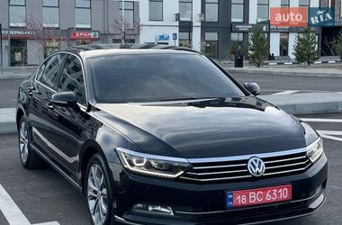 Седан Volkswagen Passat 2016 в Ровно
