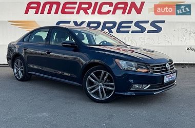 Седан Volkswagen Passat 2018 в Киеве