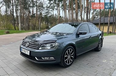Седан Volkswagen Passat 2012 в Житомире