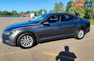 Седан Volkswagen Passat 2017 в Києві