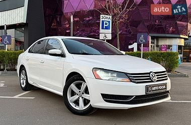 Седан Volkswagen Passat 2012 в Києві
