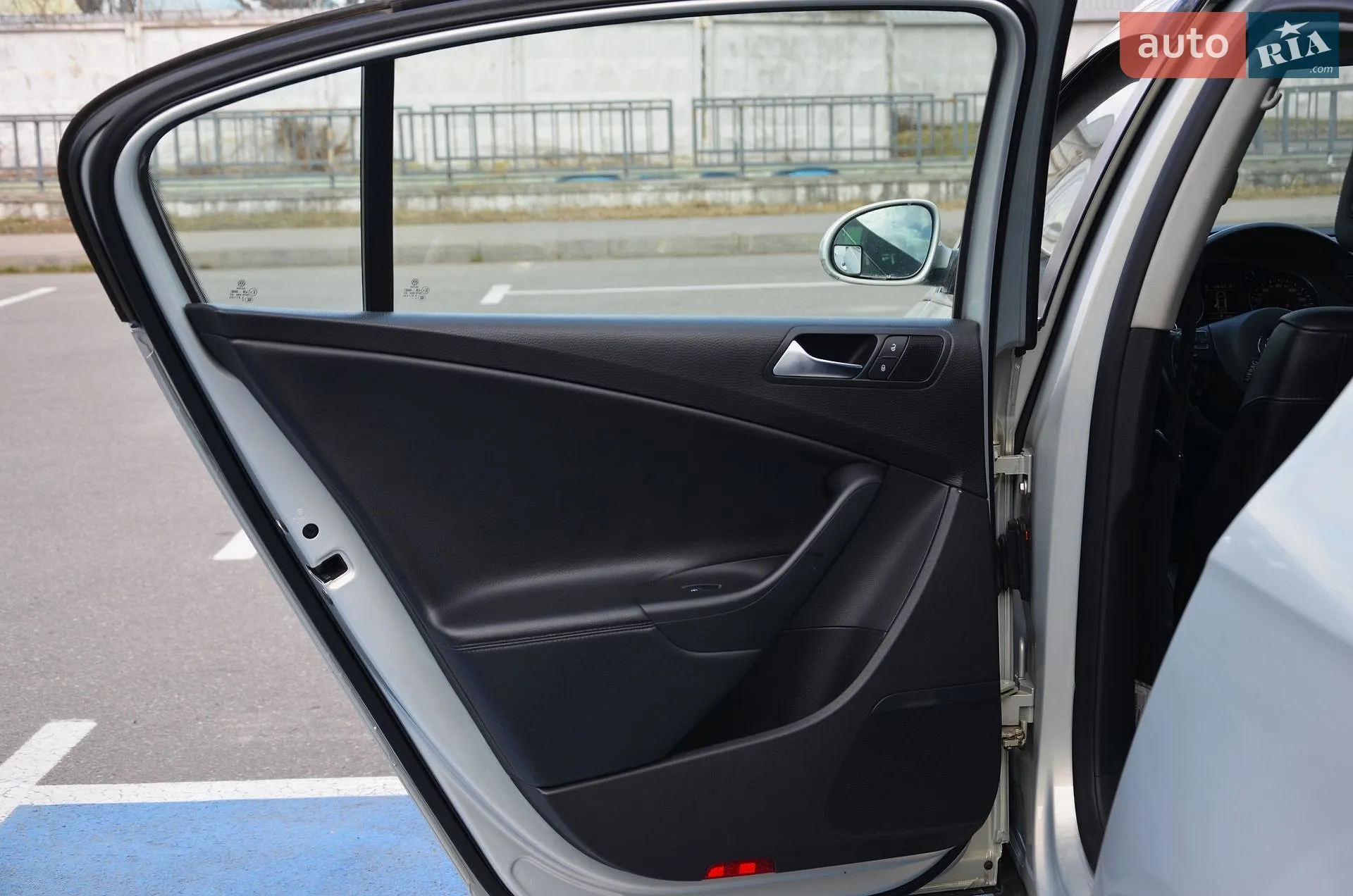 2010 Volkswagen Passat - мініатюра 31