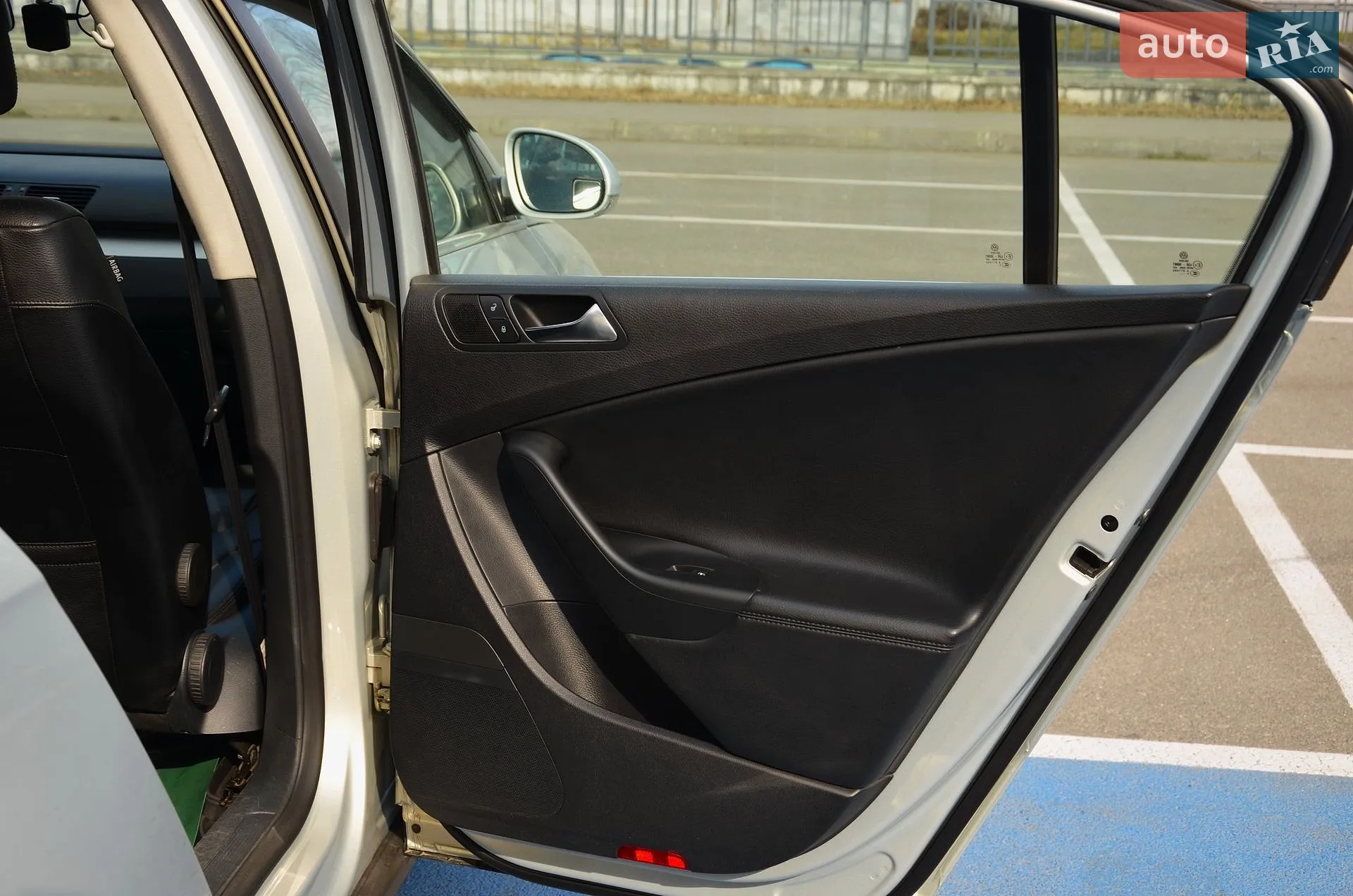 2010 Volkswagen Passat - мініатюра 38