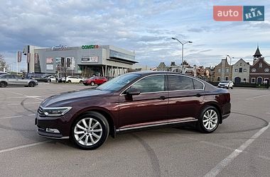 Седан Volkswagen Passat 2015 в Киеве