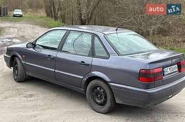 Седан Volkswagen Passat 1994 в Любомле