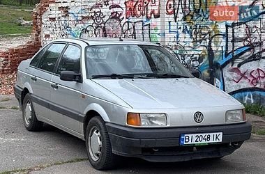 Седан Volkswagen Passat 1989 в Полтаві