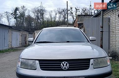 Седан Volkswagen Passat 1997 в Сумах