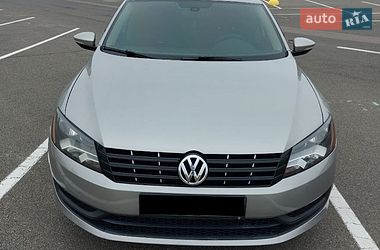 Седан Volkswagen Passat 2012 в Киеве