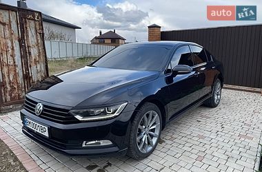 Седан Volkswagen Passat 2016 в Киеве