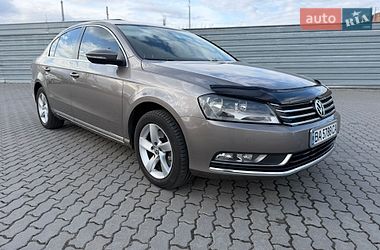 Седан Volkswagen Passat 2011 в Кременчуці