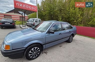 Седан Volkswagen Passat 1991 в Кременце