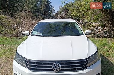 Седан Volkswagen Passat 2016 в Киеве