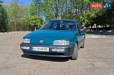 Седан Volkswagen Passat 1993 в Вижнице